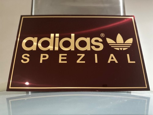 Grande insegna negozio adidas - grande,