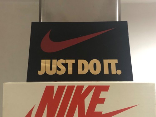 Insegna nike oro specchiato - insegna,